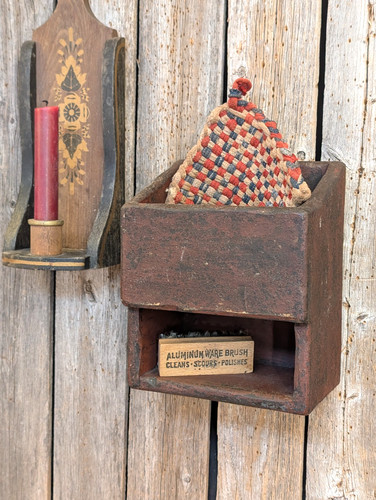 Primitive dark red painted - dark,